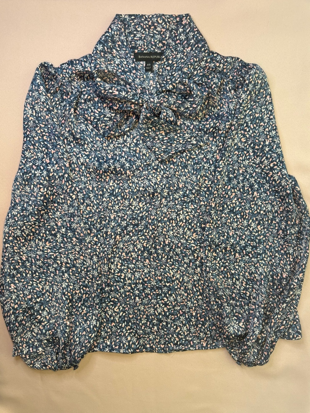 Banana Republic - NWOT Navy Blue Satin Ditzy Floral Tie - Neck Blouse - Size XS